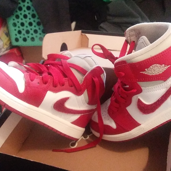 Jordan 1 Retro High Og size 3y Lt iron/varsity red sail - Picture 3 of 4